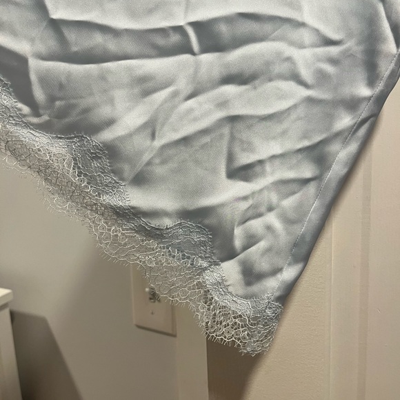 Victoria’s Secret robe - Picture 2 of 4